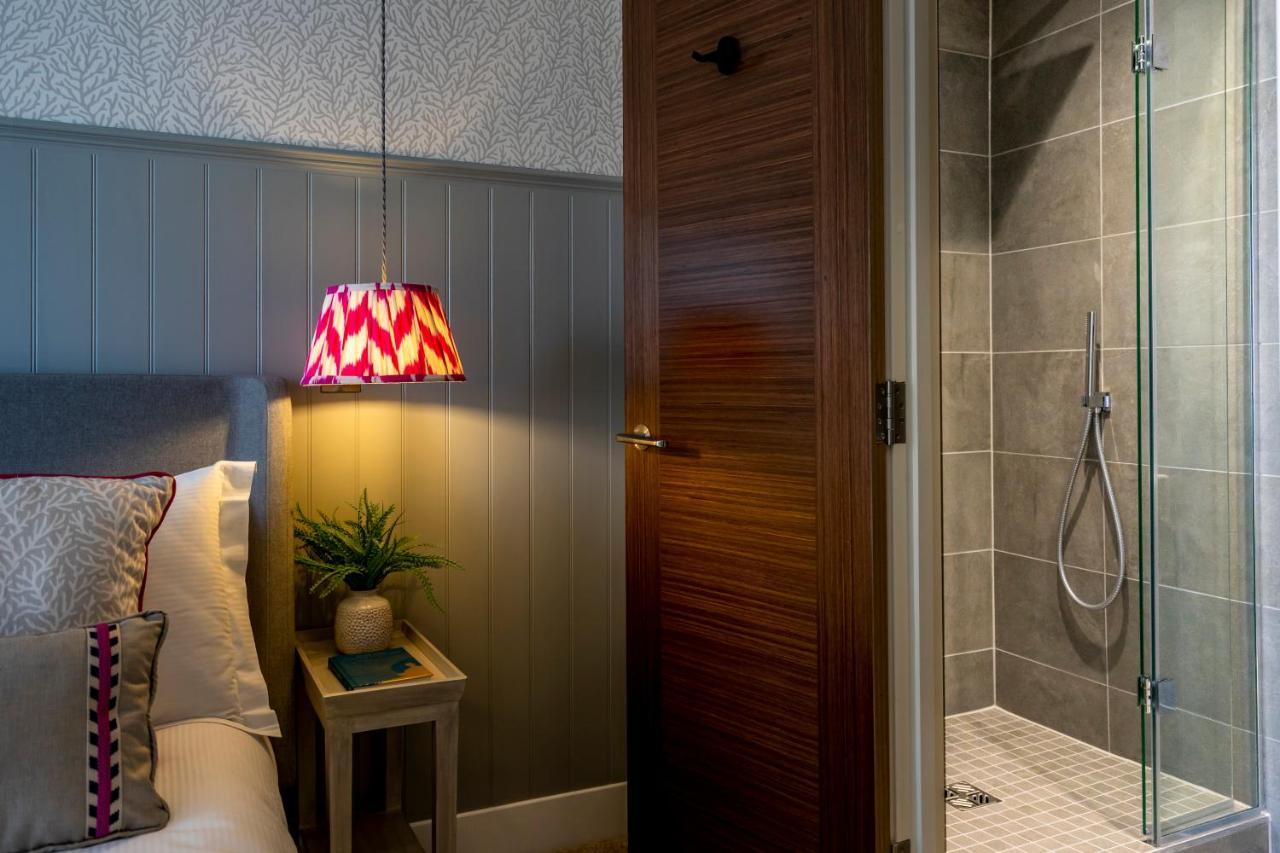 Out Of Office @ Ryedale House Apartment