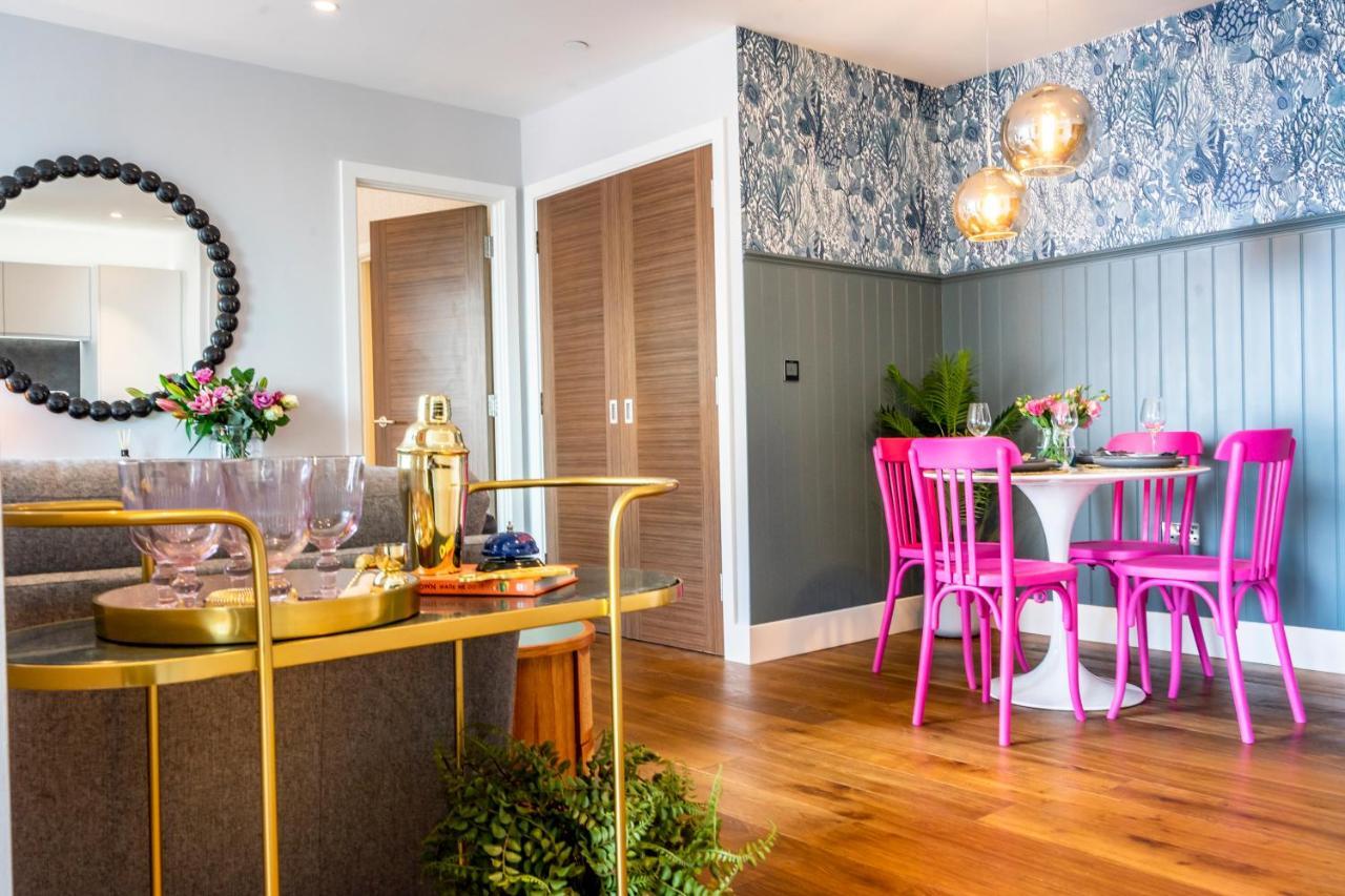 Out Of Office @ Ryedale House Apartment *
